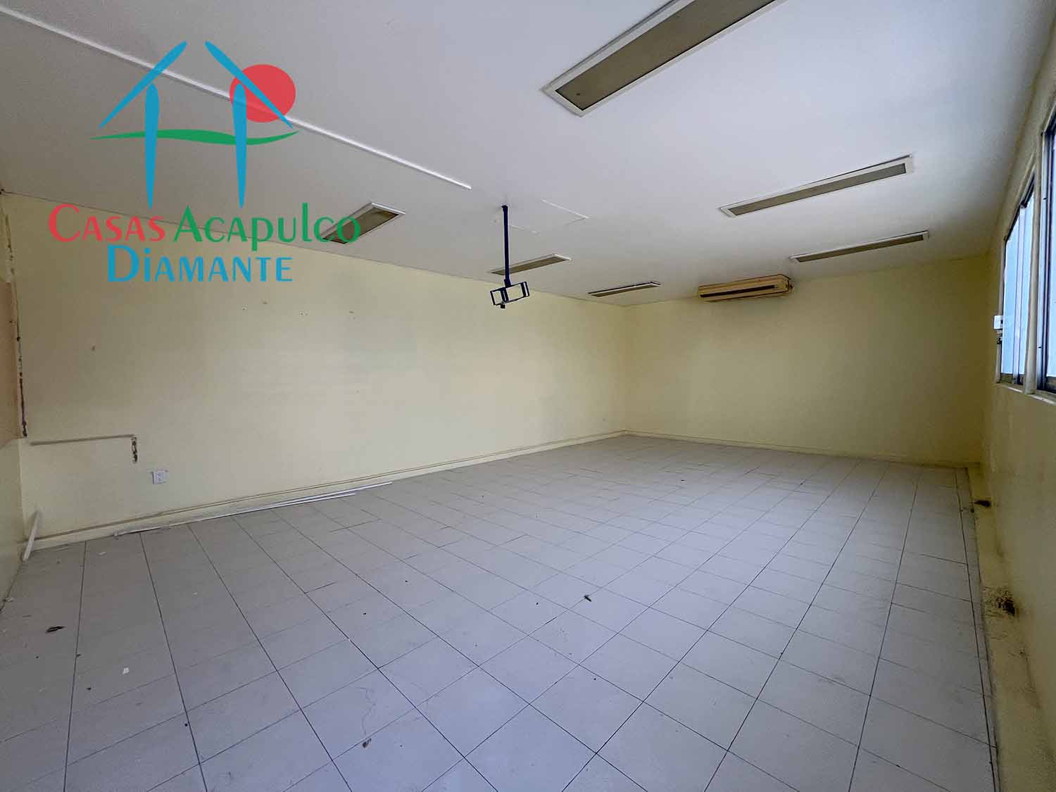 Centro Escolar La Paz sección secundaria - Salón cinco 5